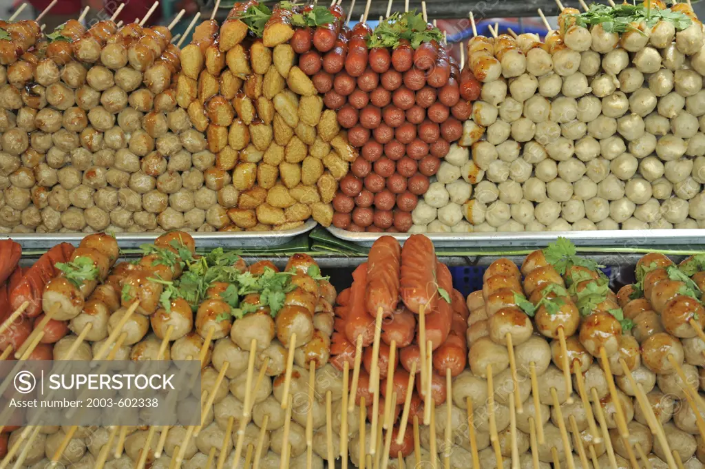 Thai food at a market stall, Chatuchak Weekend Market, Bangkok, Thailand