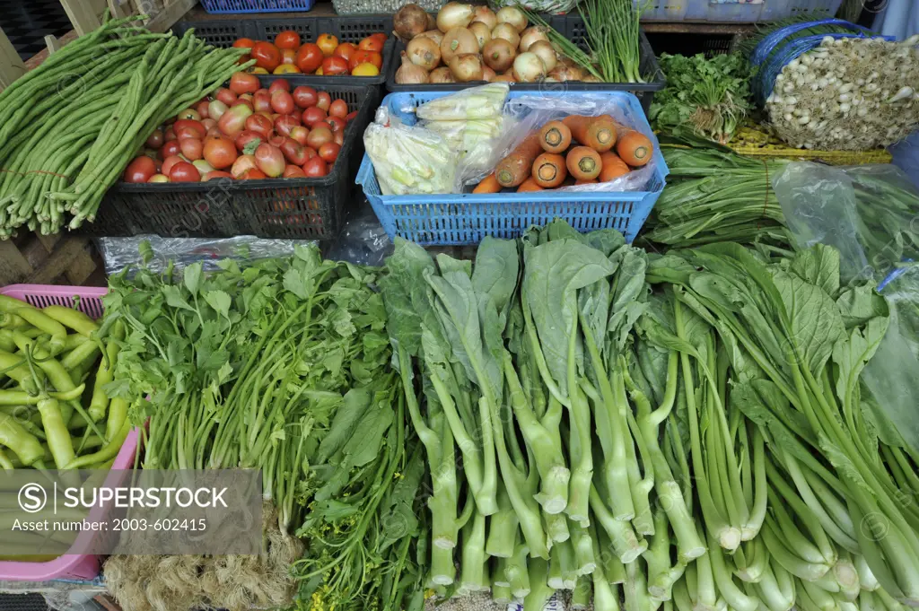 Thailand, Chonburi, Ban Saen, Long Bean (Vigna sesquipedalis), Chinese Kale (Brasica alboglabra) and Coriander (Coriandrum sativum) in market