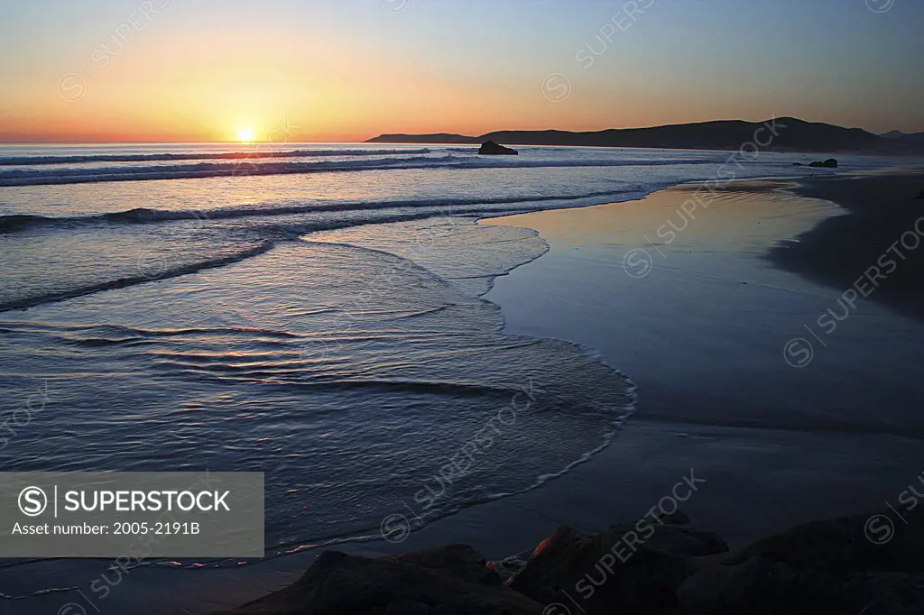 Sunset over the ocean, Big Sur, California, USA