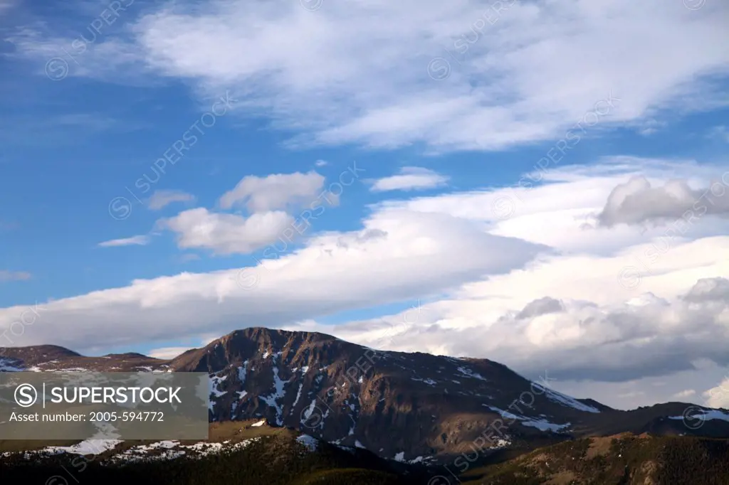 USA, Colorado, Rocky Mountain National Park, Clouds over Mummy Range