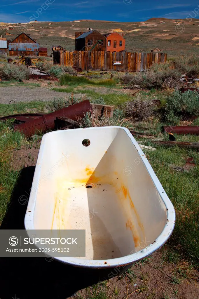 USA, California, Sierra Nevada, Bodie Ghost Town State Historical Park, Old Bathtub