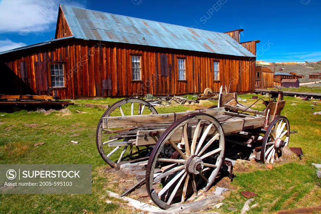 USA, California, Sierra Nevada, Bodie Ghost Town State Historical Park, Miners' Union Hall and old Wagon