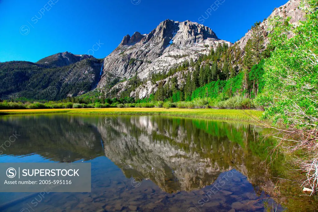 USA, California, Sierra Nevada, Carson Peak reflected in Silver Lake