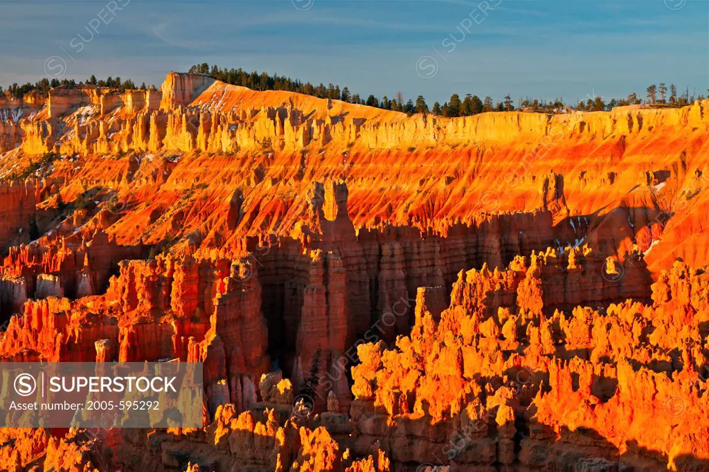 Sunlight on Queen's Garden viewed from Sunset Point, Bryce Canyon National Park, Utah, USA