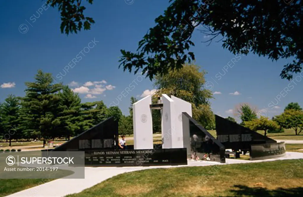 USA, Illinois, Springfield, Oak Ridge Cemetery, Illinois Vietnam Veterans Memorial, War memorial