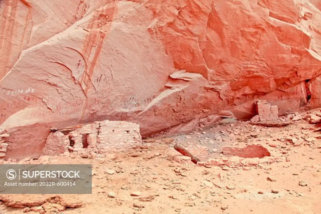USA, Arizona, Navajo Reservation, Anasazi cliff dwellings