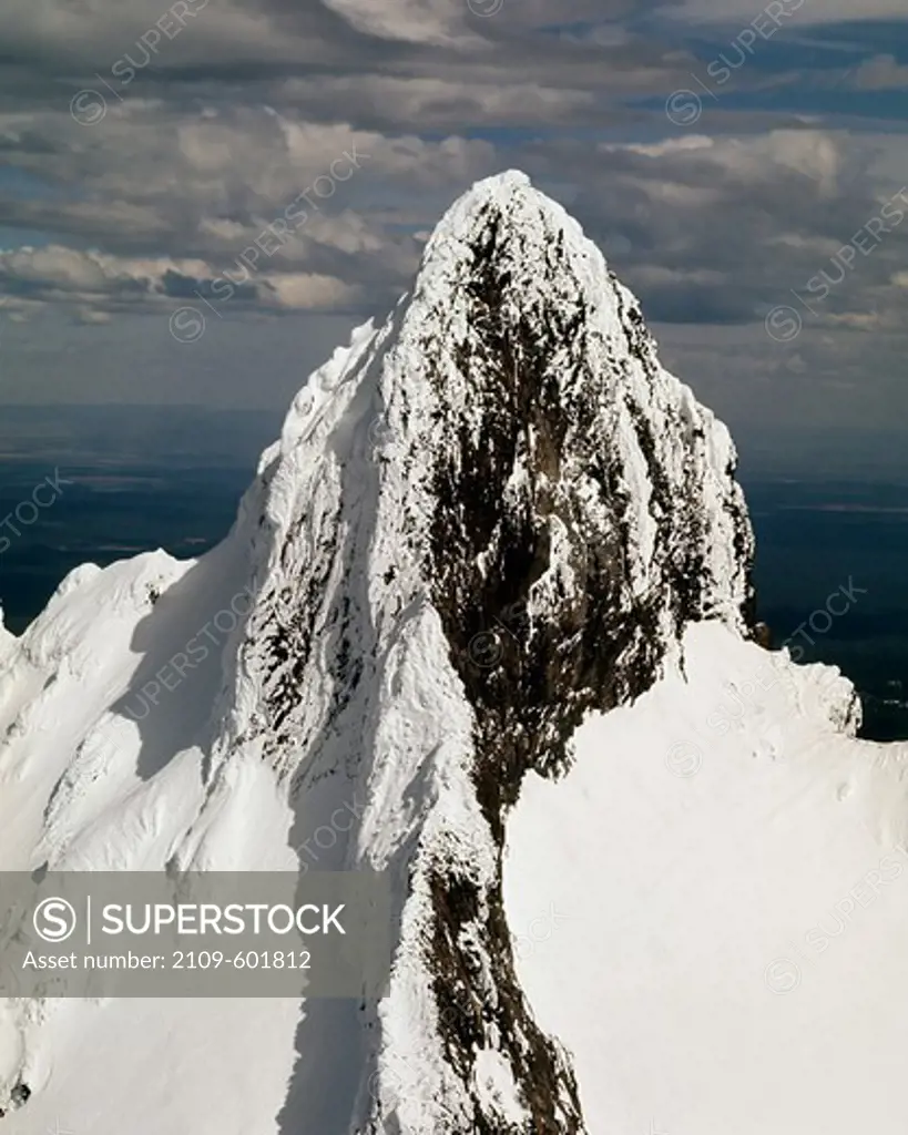 USA, Central Oregon Cascades, Aerial view of southwest side of Mt. Washington in winter