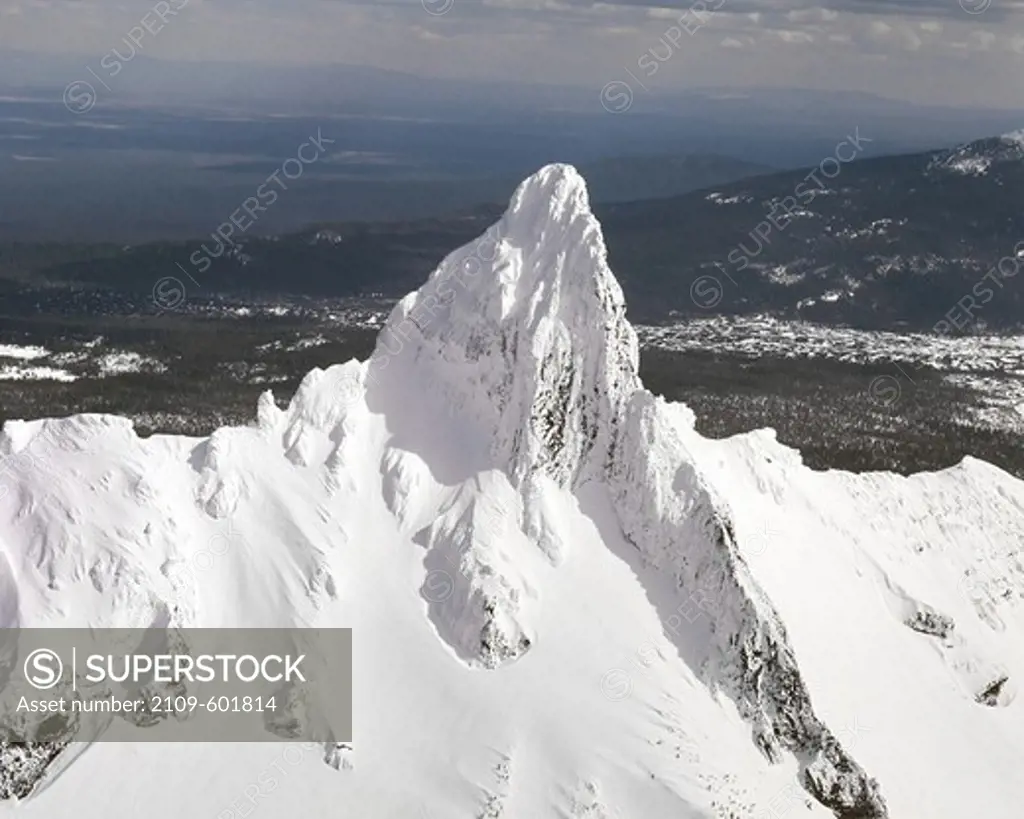 USA, Central Oregon Cascades, Aerial view of northwest side of Mt. Washington in winter