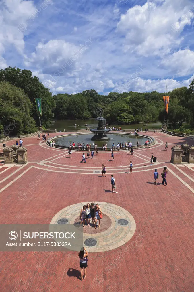 USA, New York City, Central Park, Bethesda Terrace and Fountain