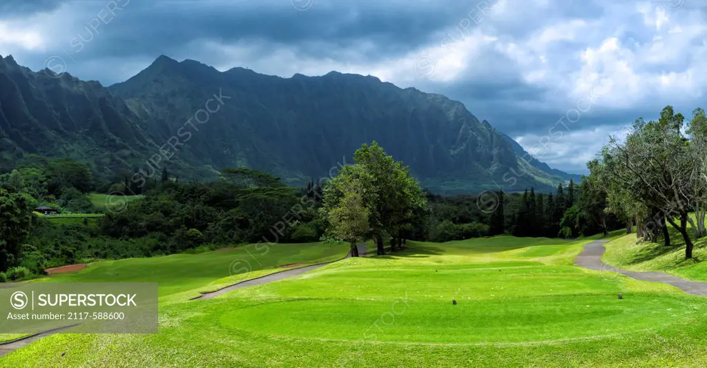 Hawaii, Kaneohe, Panorama of Ko'olau Golf Club near Ko'olau Range