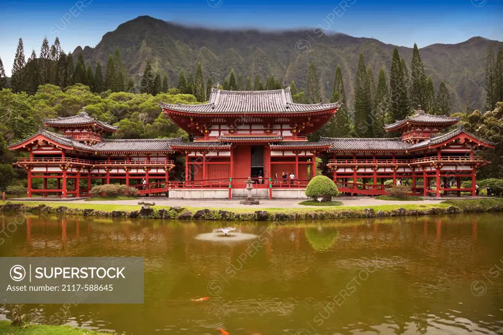 Hawaii, Oahu, Byodo-In Temple in Valley of Temples