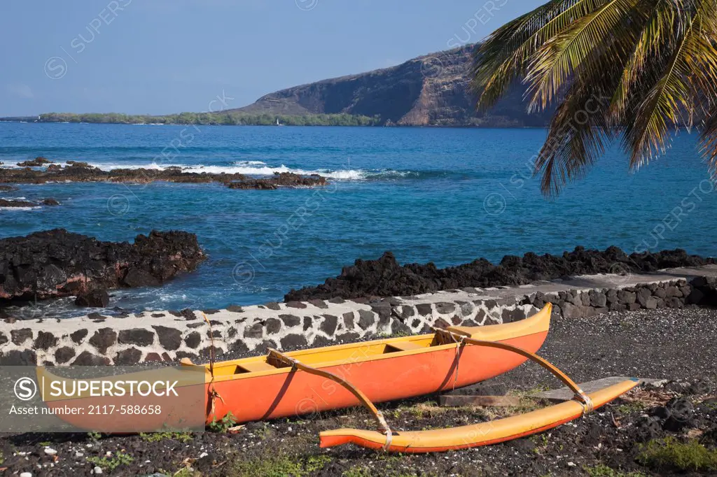 Hawaii, South Kona, Outrigger canoe on Kealakekua Bay