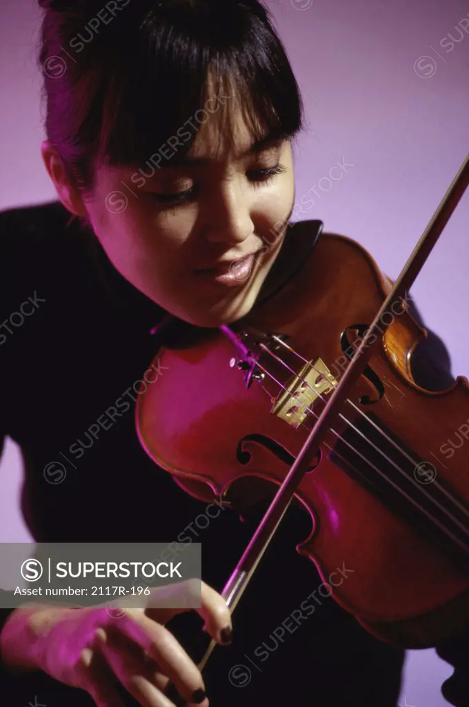 Young woman playing the violin