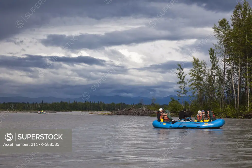 USA, Alaska, Rafting on Chulitna River near Talkeetna