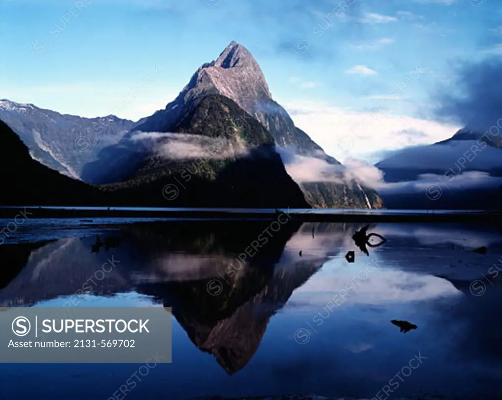 New Zealand, Fiordland National Park, Mitre Peak reflected in Milford Sound