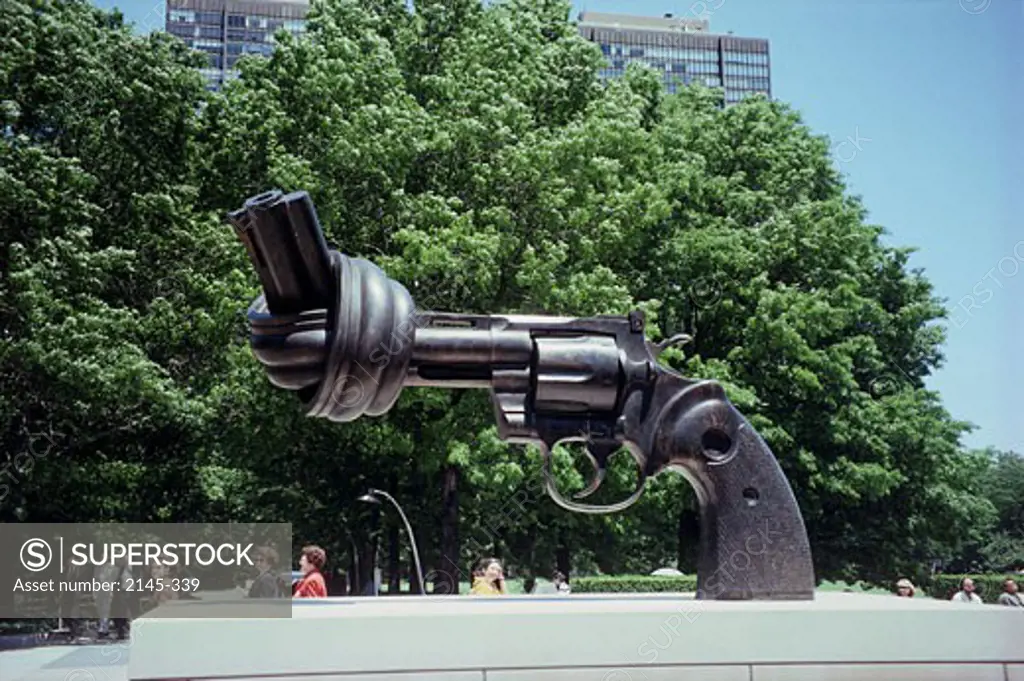 Knotted Gun by Carl Fredrik Reutersward United Nations Building New York City, USA