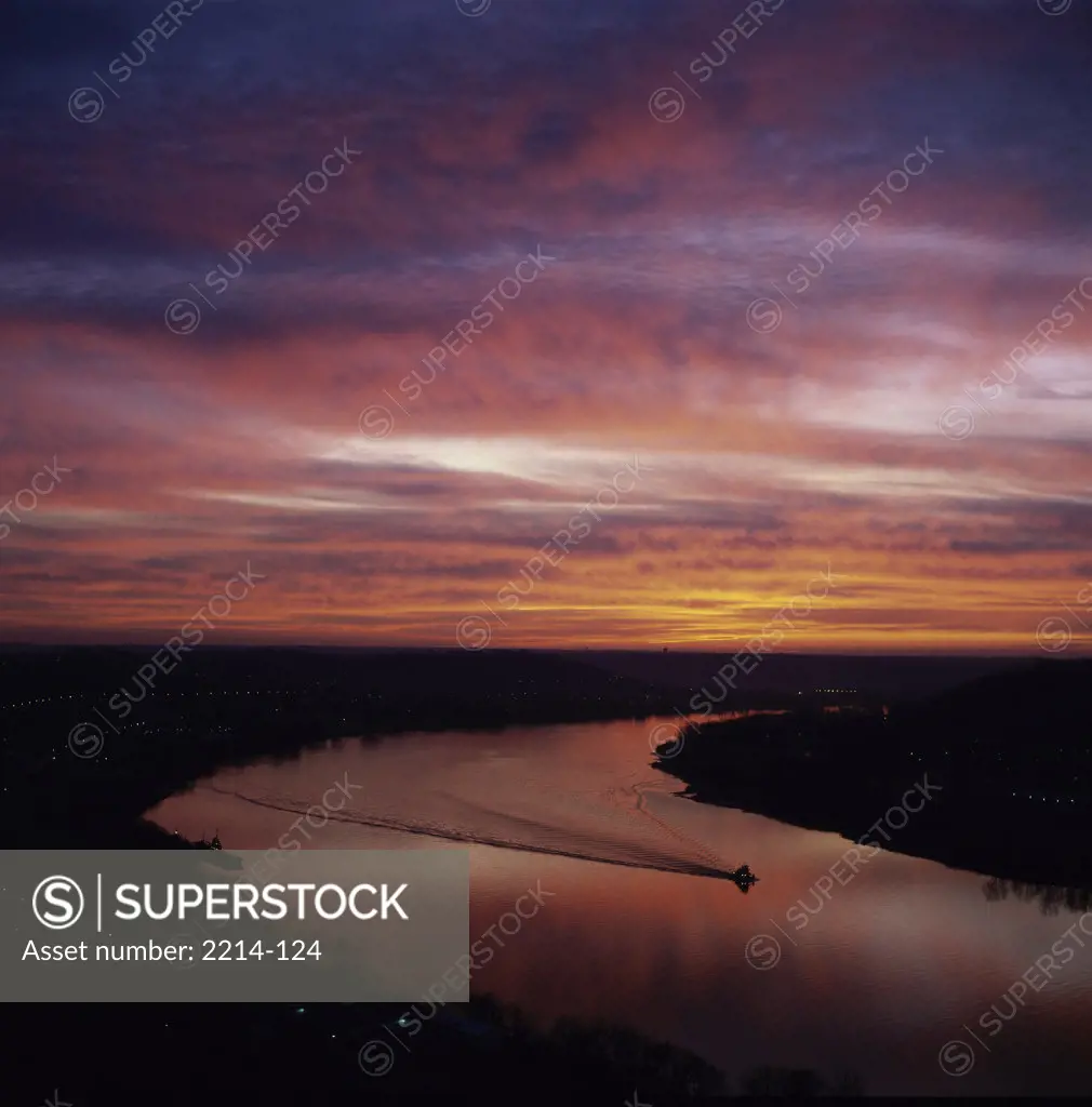 Ohio River during sunset, Cincinnati, Ohio, USA