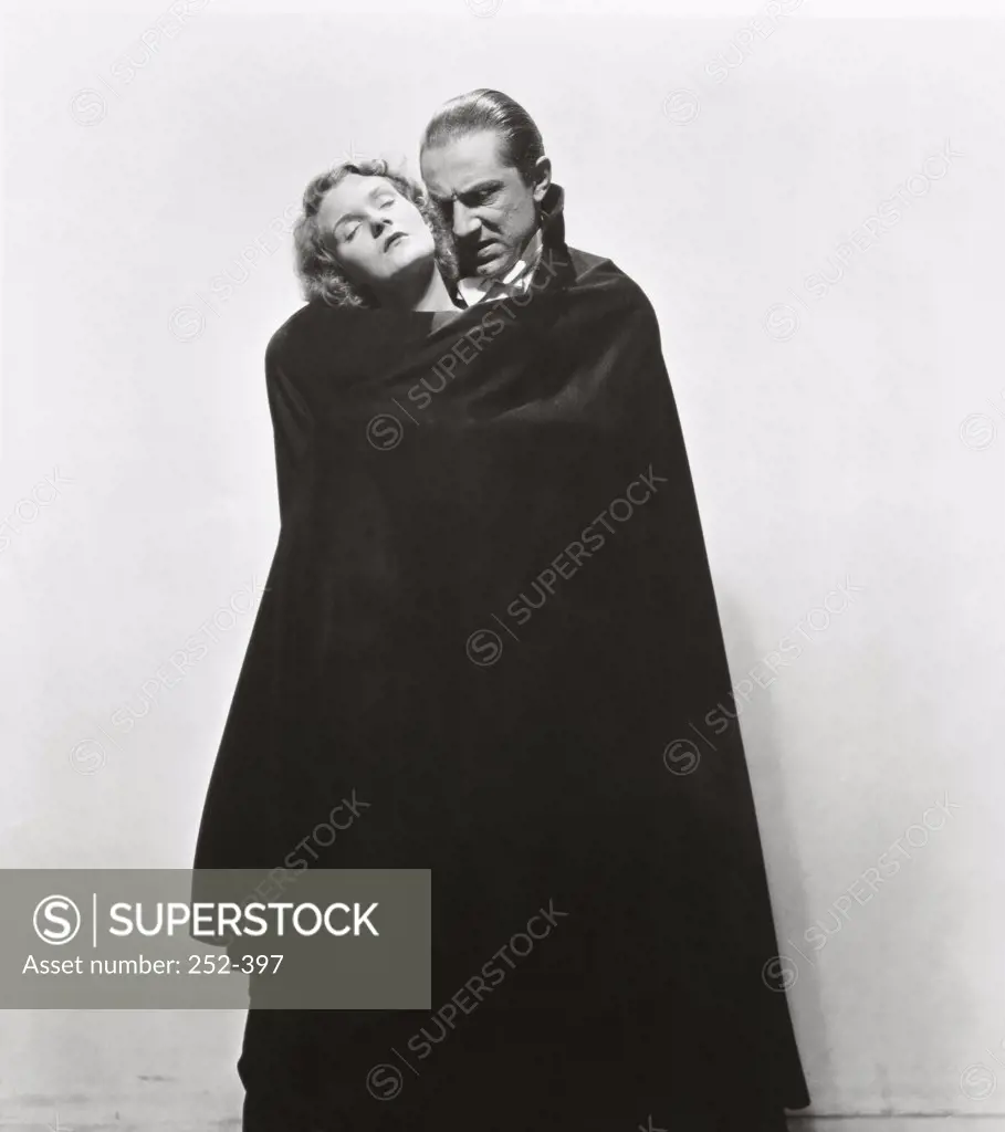 Bela Lugosi and Helen Chandler  "Dracula" 1931       