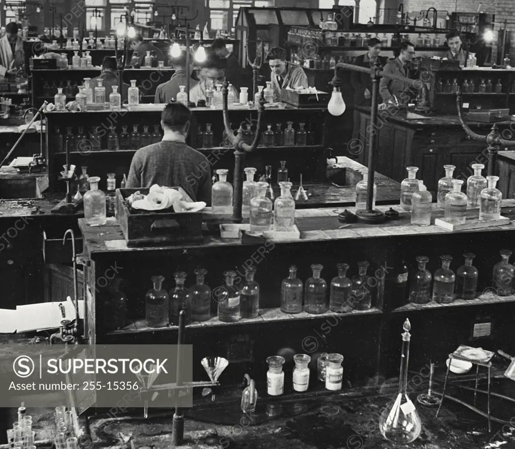 Vintage photograph. Students performing experiments in the Johnston Laboratory, Department of Chemistry, Durham University, King's College, Newcastle-on-Tyne, England