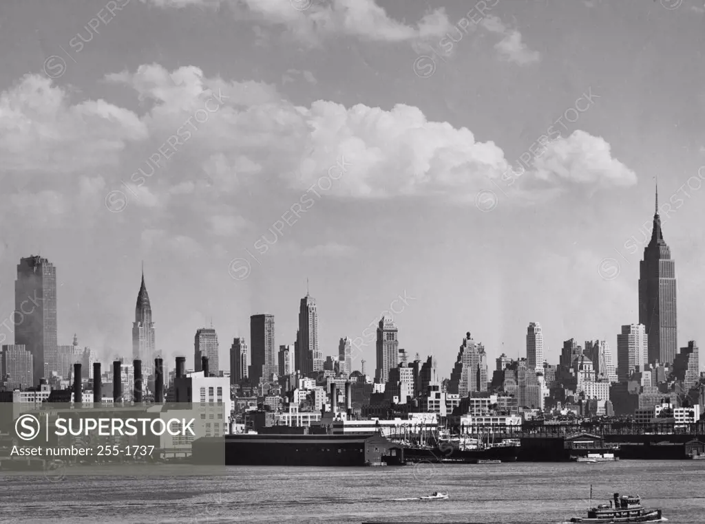 USA, New York, New York City, Manhattan, skyscrapers on waterfront