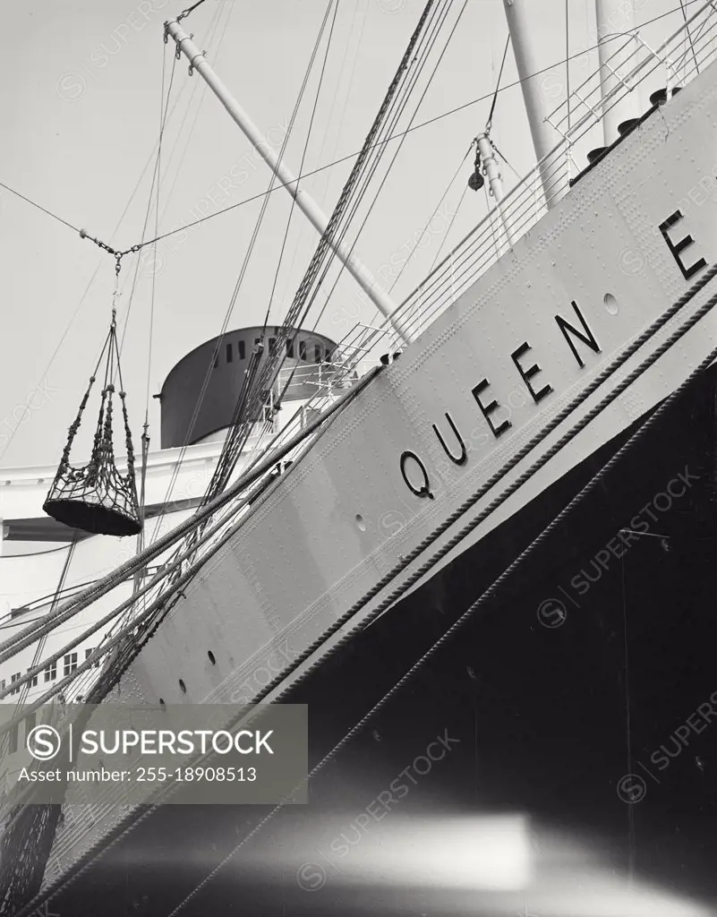 Vintage photograph. Queen Elizabeth ship being loaded on North River