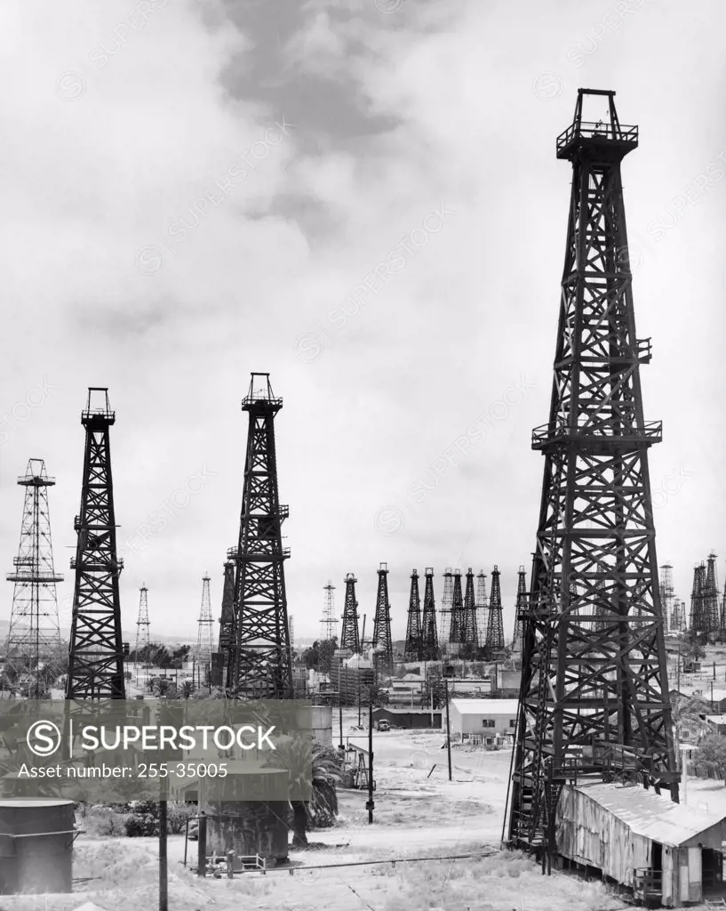 Oil drilling rig in an oil refinery, Signal Hill, Long Beach, California, USA