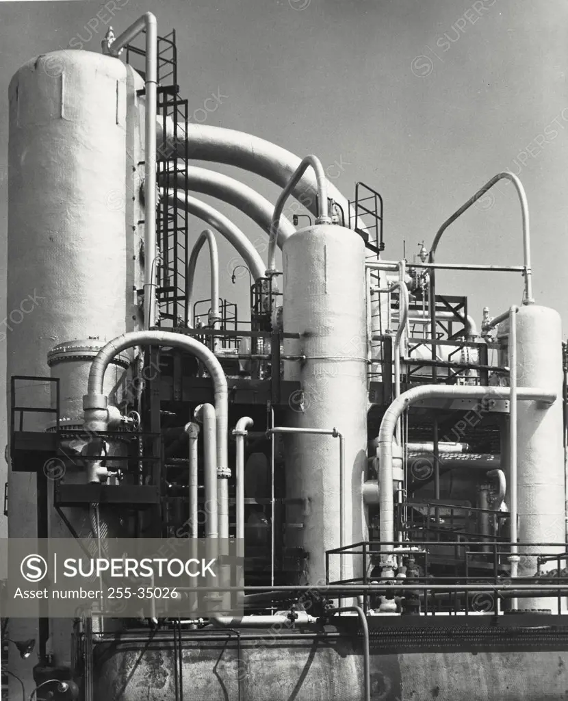 Vintage photograph. Distillation columns of the Duo-Sol Extraction Plant at Shell Oil Company's Wood River, Illinois refinery