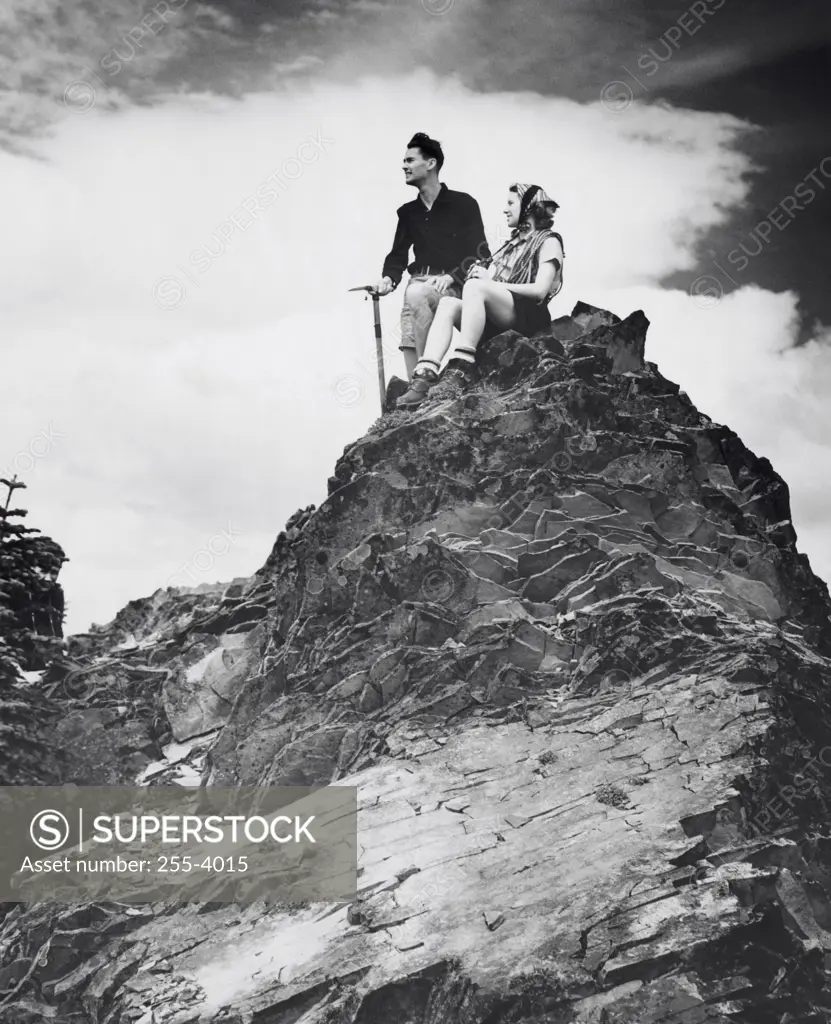 Young couple sitting on a mountain