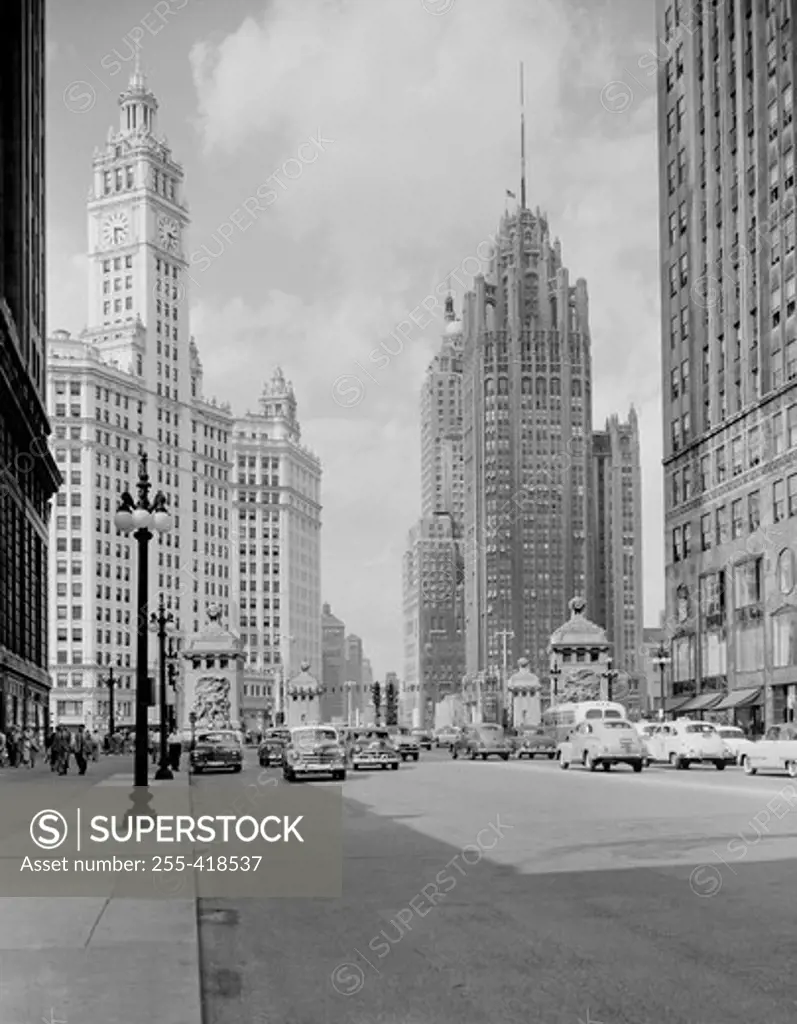 USA, Illinois, Chicago, looking north on Michigan Avenue with Wrigley Building