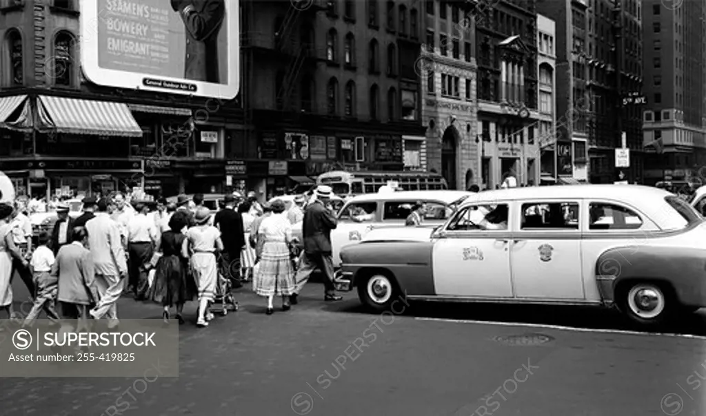 USA, New York State, New York City, Crowds crossing Fifth avenue at 42nd Street
