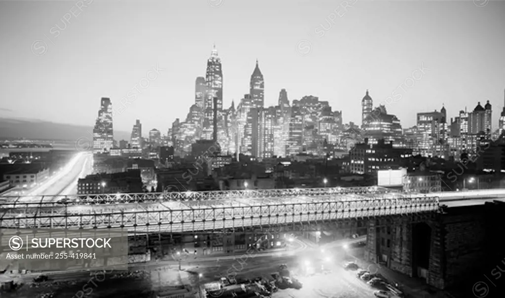 USA, New York State, New York City, Looking South over Brooklyn Bridge with Lower Manhattan skyline