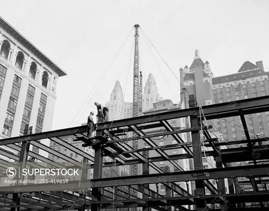 USA, New York State, New York City, Steel construction for new office building on Lexington Avenue at 47th Street