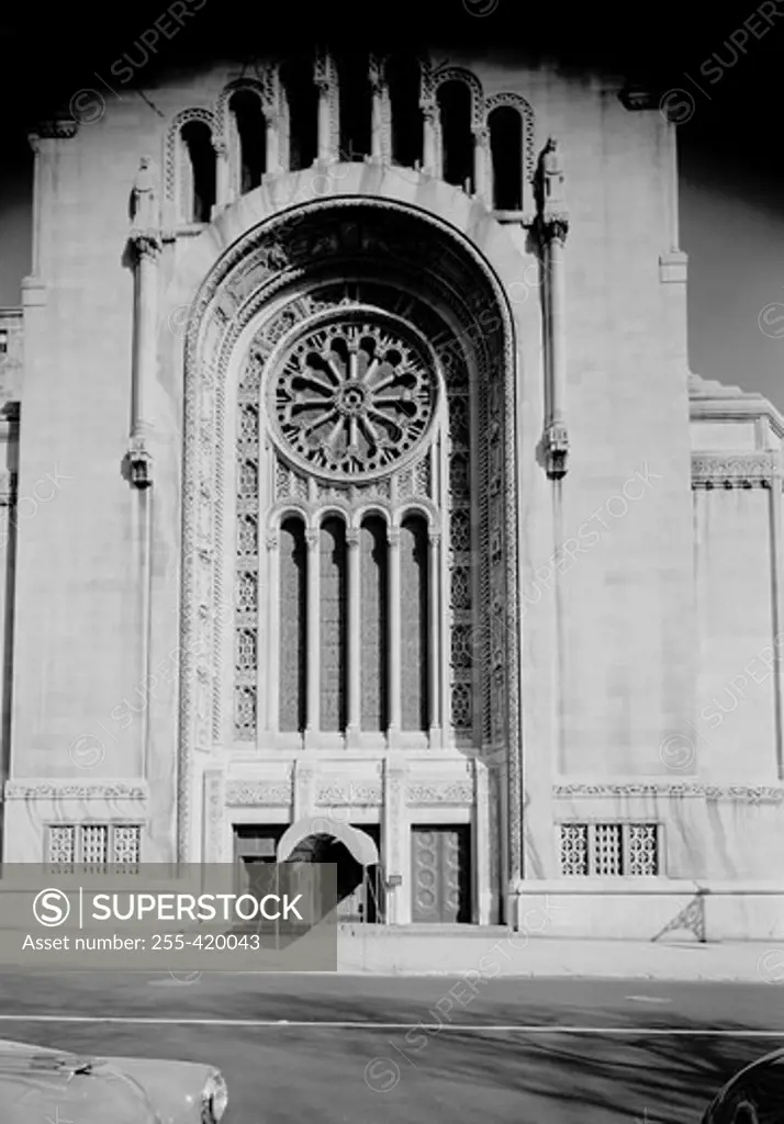 USA, New York State, New York City, Fifth Avenue and 65th Street, entrance to Temple Emanuel