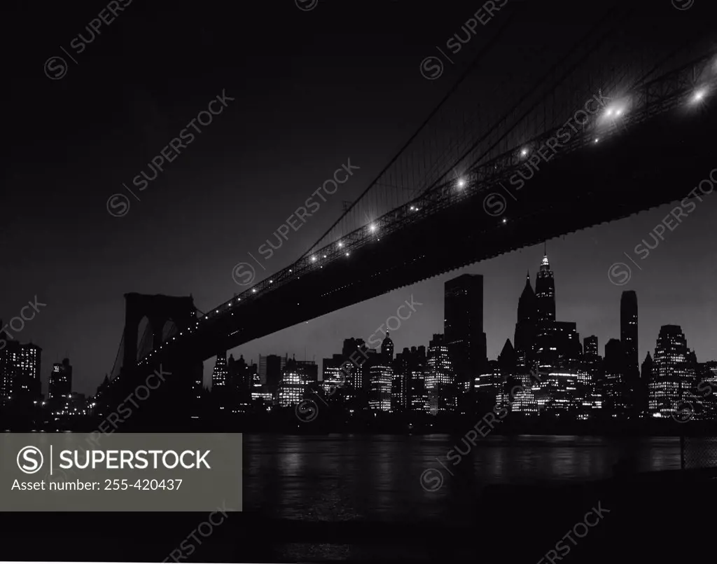 USA, New York, Brooklyn Bridge and Manhattan skyline at night