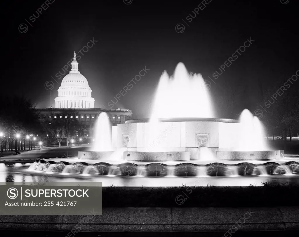 USA, Washington DC, US Capitol at night