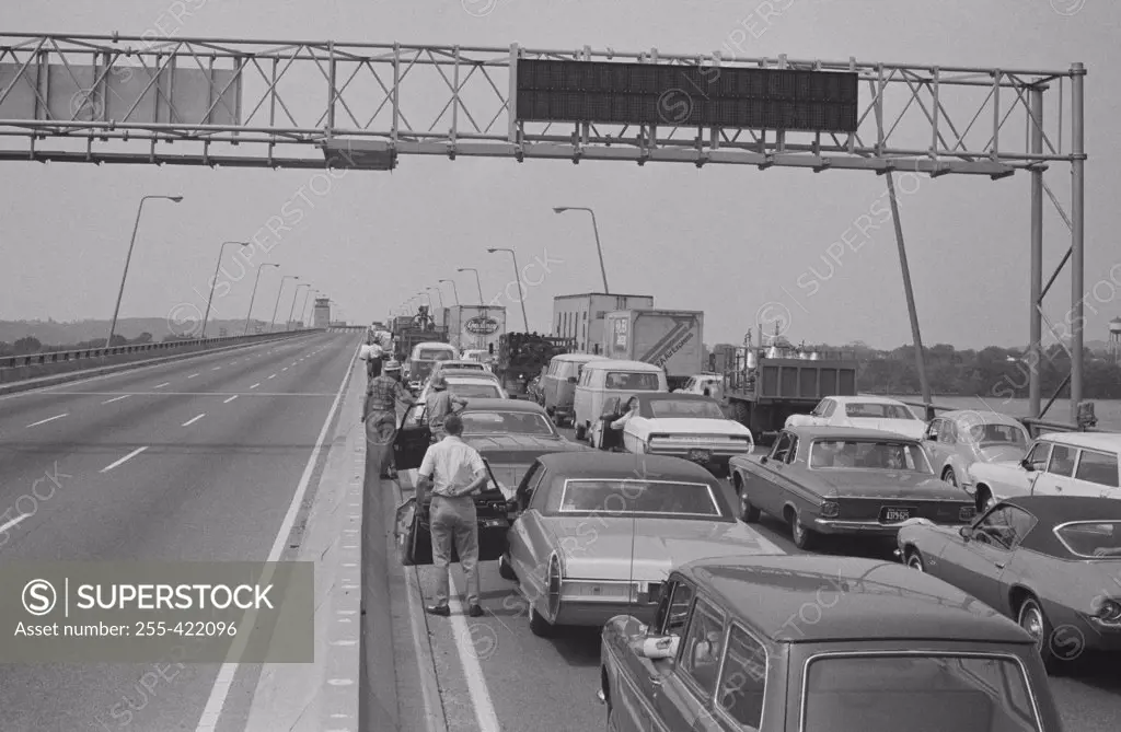 USA, Washington DC, Woodrow Wilson Bridge, traffic jam