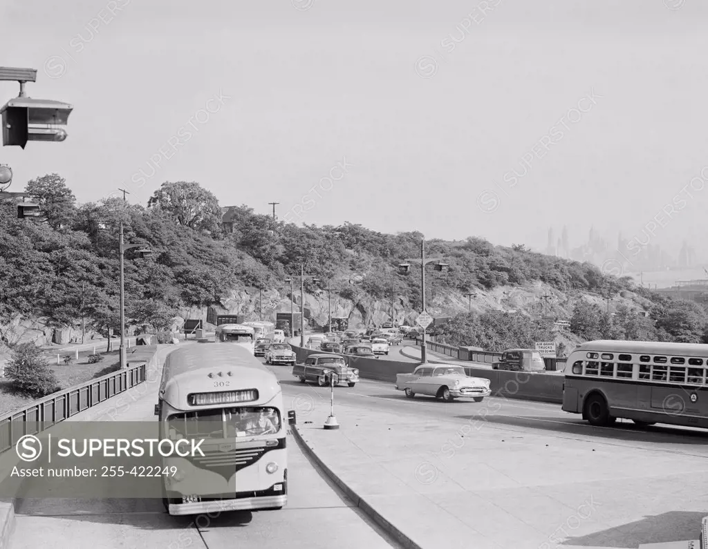 USA, New Jersey, Weehawken, moderate traffic on approaches to Lincoln Tunnel