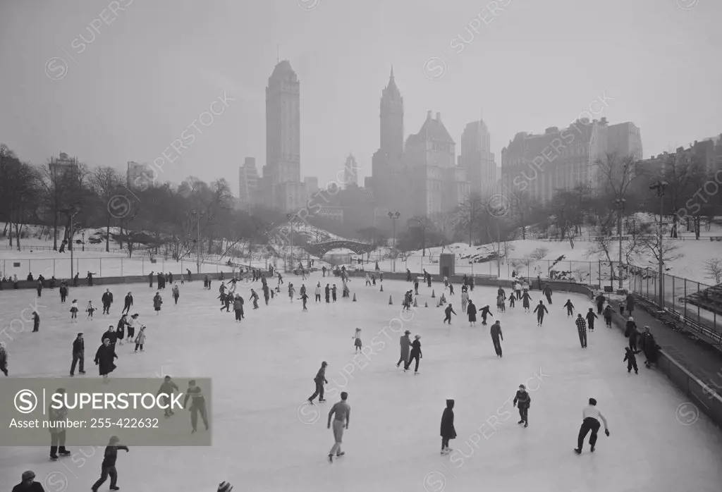 USA, New York State, New York City, Central Park, Wollman Memorial Skating Rink