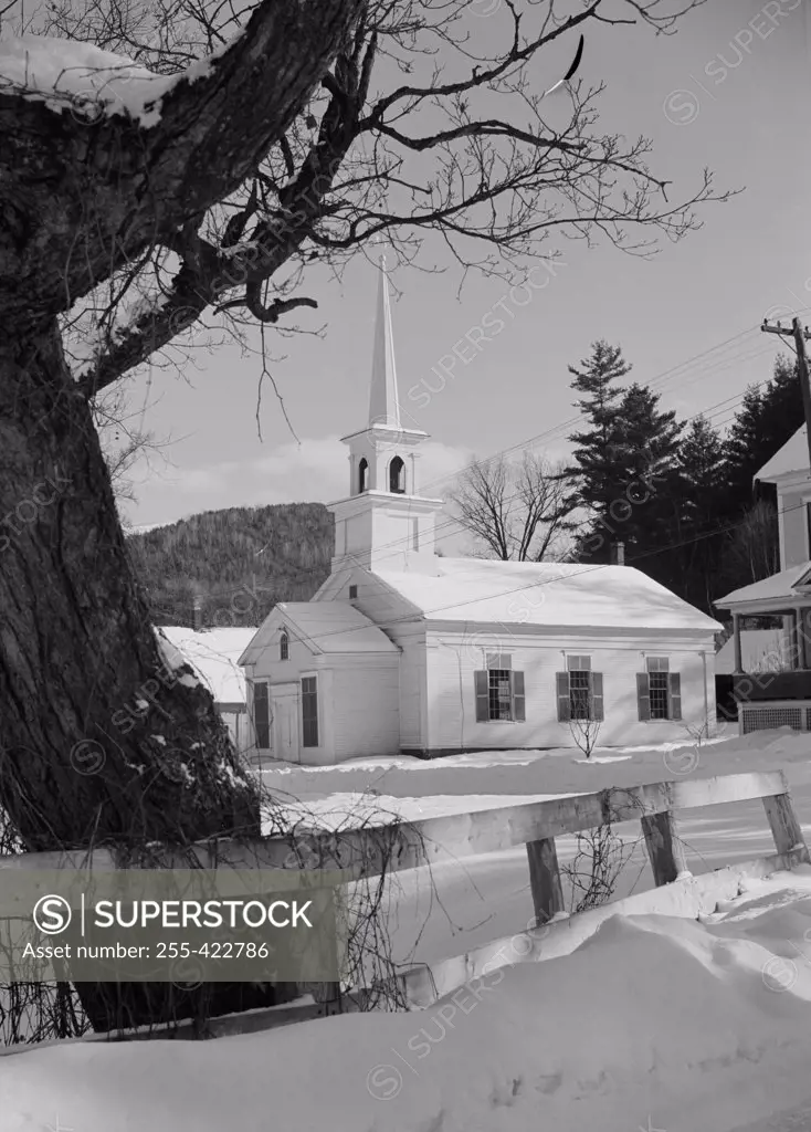 USA, Vermont, Lyndon, church in winter