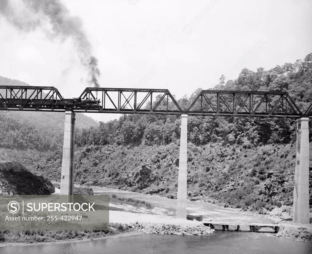 USA, North Carolina, Southern Railway Bridge over the Little Tennessee River