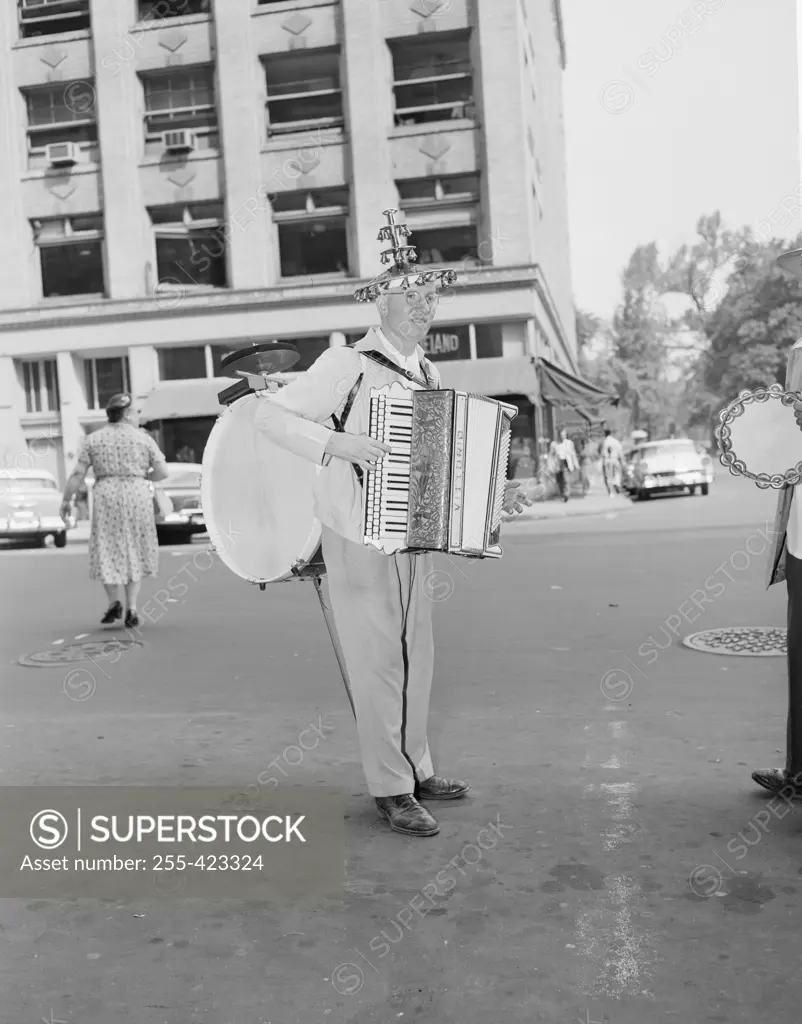 Buskerplaying accordion in street