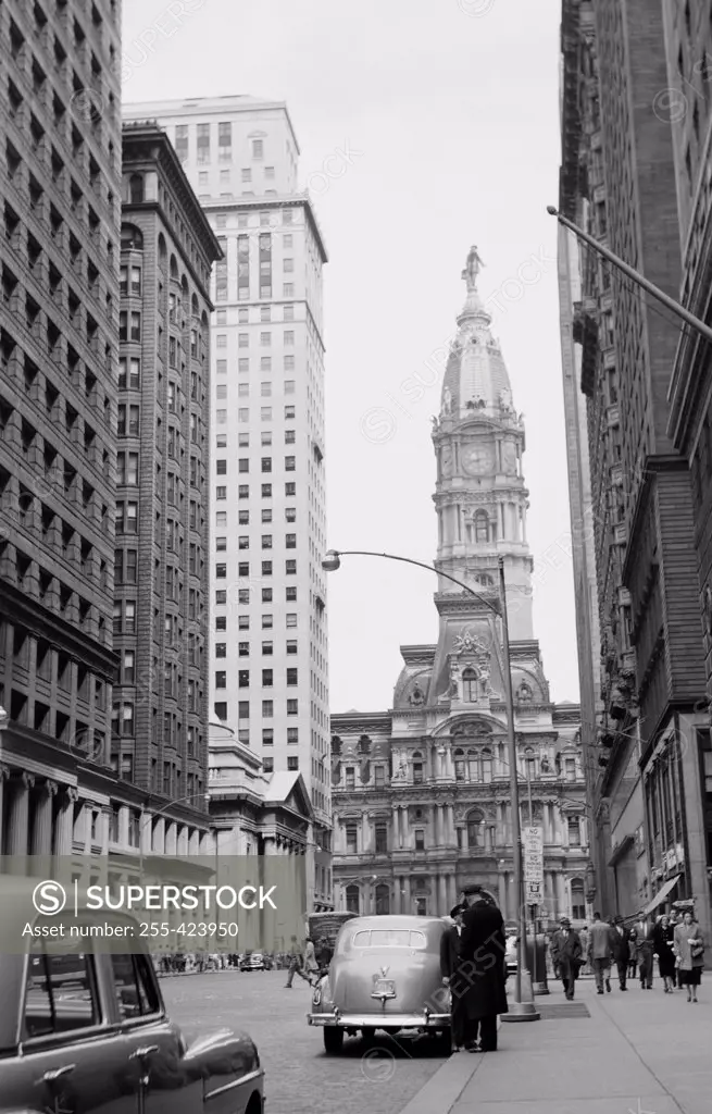 USA, Pennsylvania, Philadelphia, street scene with City Hall in center