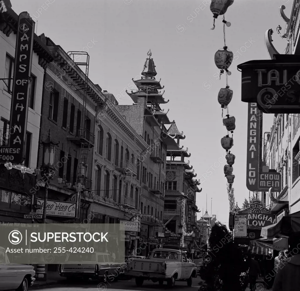 USA, California, San Francisco, Street in Chinatown