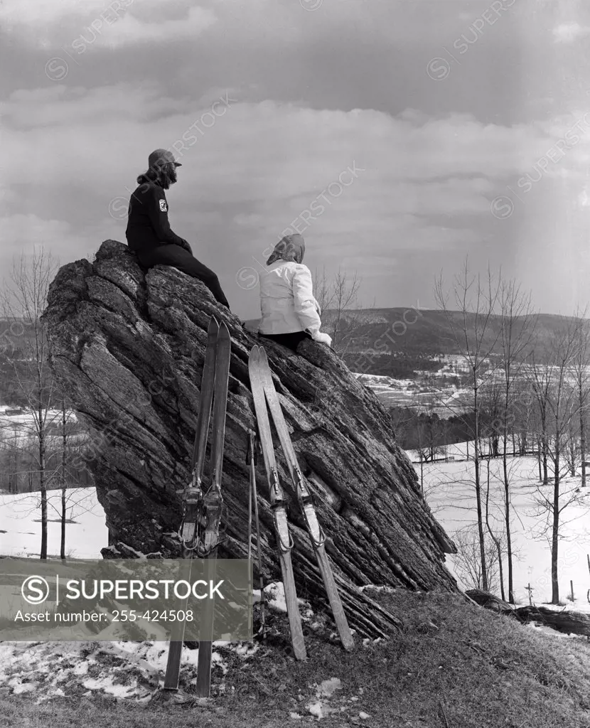 USA, Massachusetts, Tyringam, two women sitting on rock and looking at view