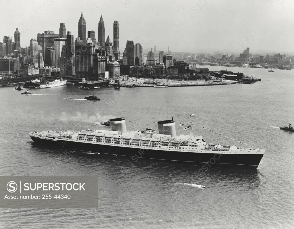 Vintage photograph. USA, New York State, New York City, High angle view of cruise ship in sea