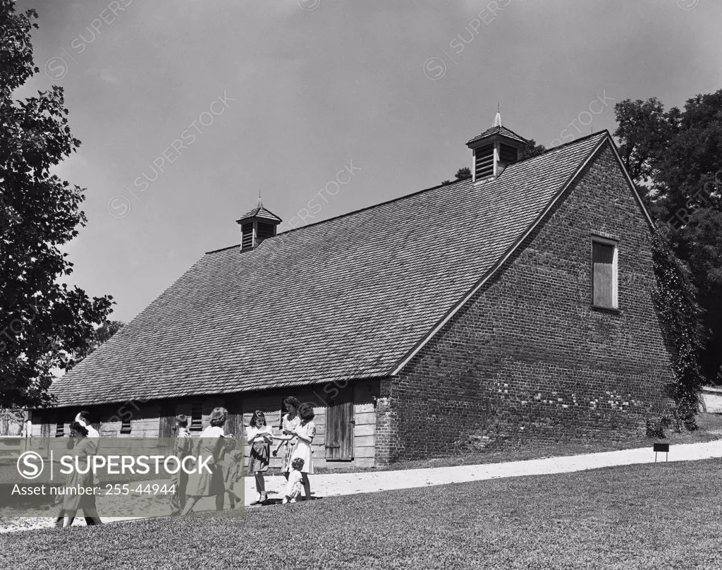 Group of people in front of a barn, Mount Vernon, Virginia, USA