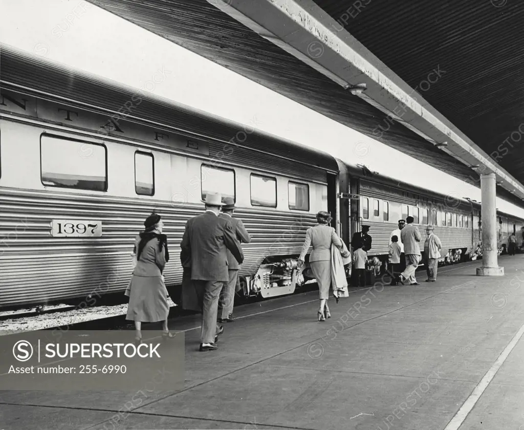 Vintage photograph. Passengers boarding the Santa Fe is cracked streamliner San Diegan in at the Los Angeles Union Station