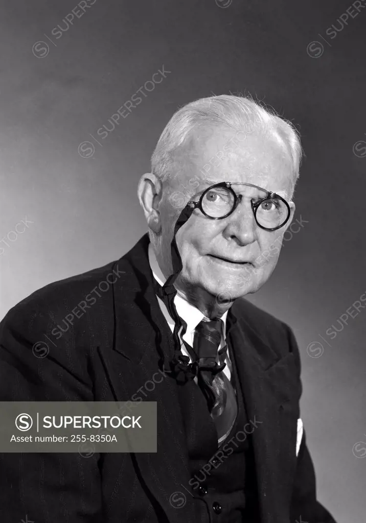 Portrait of senior man wearing pince bez