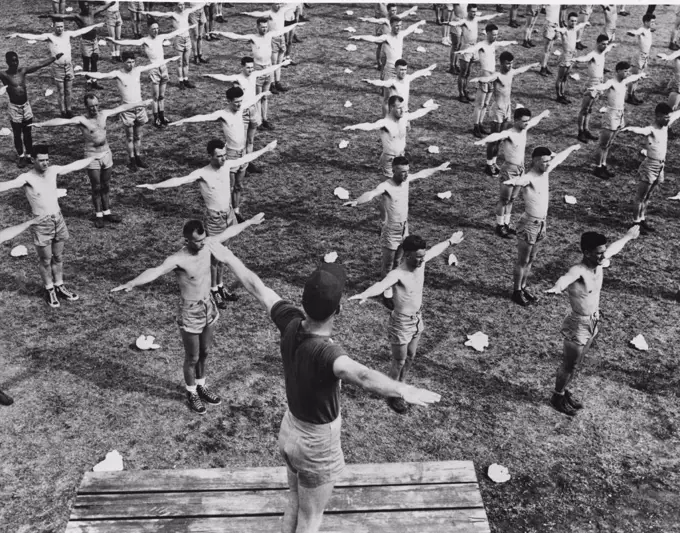 USA, Texas, Randolph Air Force Base, army soldiers exercising in field