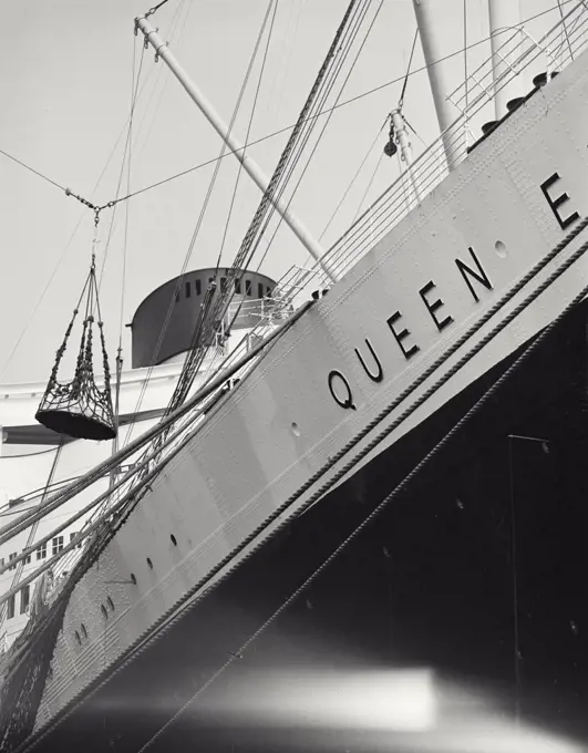 Vintage photograph. Queen Elizabeth ship being loaded on North River